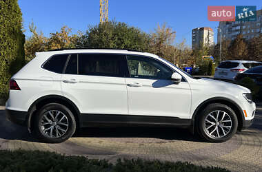 Внедорожник / Кроссовер Volkswagen Tiguan 2018 в 