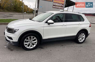 Внедорожник / Кроссовер Volkswagen Tiguan 2019 в 