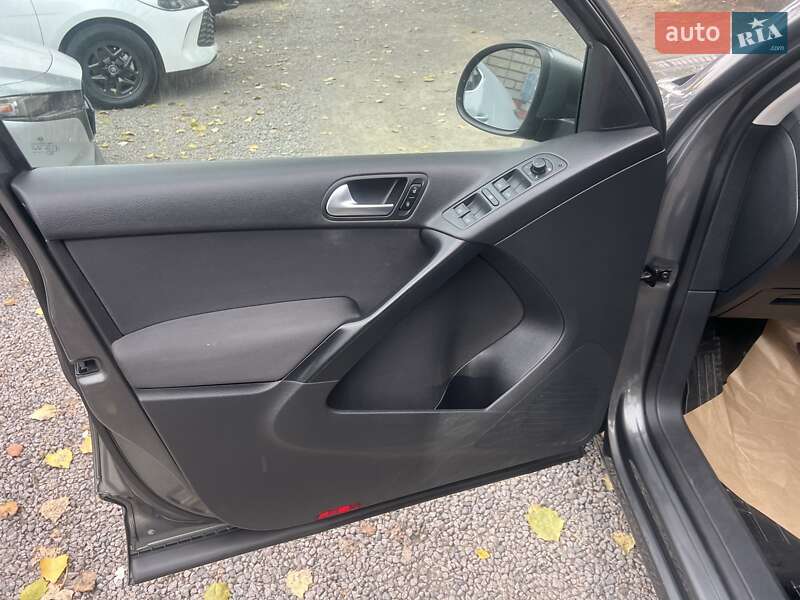 Позашляховик / Кросовер Volkswagen Tiguan 2015 в Дніпрі