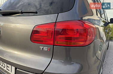 Внедорожник / Кроссовер Volkswagen Tiguan 2015 в 