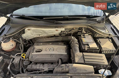 Внедорожник / Кроссовер Volkswagen Tiguan 2015 в 