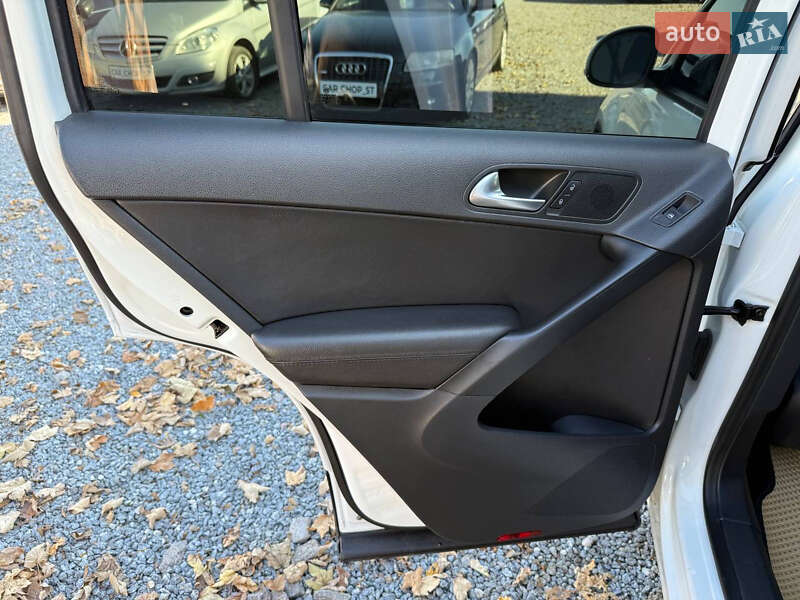 Внедорожник / Кроссовер Volkswagen Tiguan 2016 в Стрые