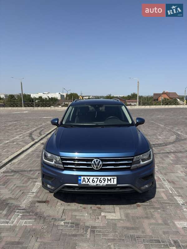 Внедорожник / Кроссовер Volkswagen Tiguan 2020 в 