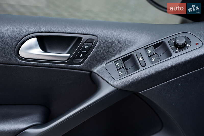 Внедорожник / Кроссовер Volkswagen Tiguan 2016 в Киеве фото 19 Внедорожник / Кроссовер Volkswagen Tiguan 2016 в Киеве