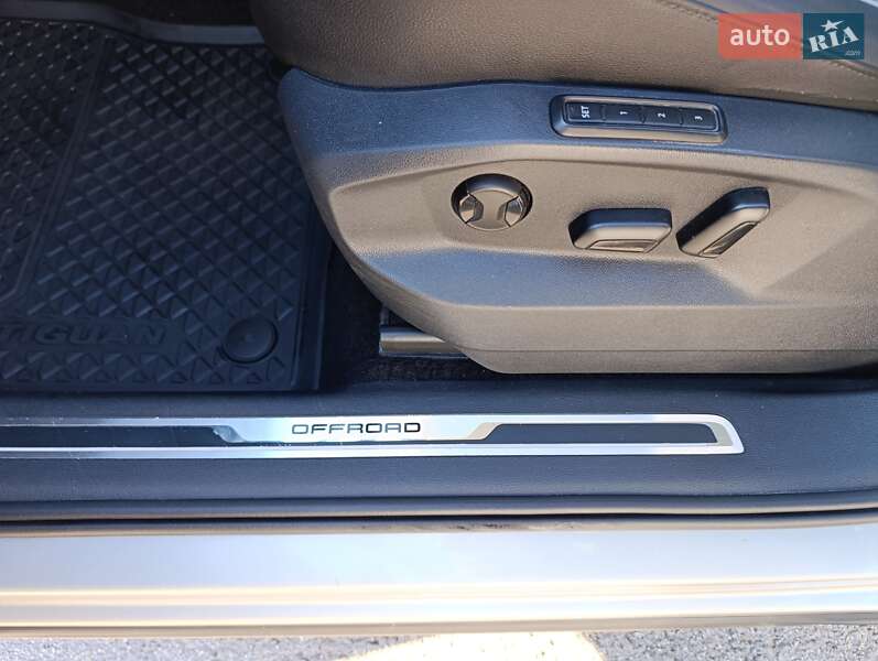 Позашляховик / Кросовер Volkswagen Tiguan 2016 в Львові