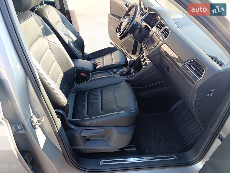 Позашляховик / Кросовер Volkswagen Tiguan 2016 в Львові