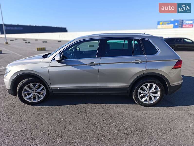 Позашляховик / Кросовер Volkswagen Tiguan 2016 в Львові