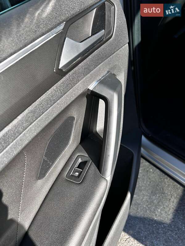 Позашляховик / Кросовер Volkswagen Tiguan 2016 в Львові