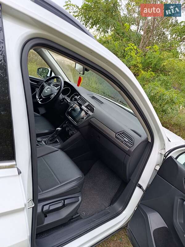 Внедорожник / Кроссовер Volkswagen Tiguan 2017 в Киеве фото 3 Внедорожник / Кроссовер Volkswagen Tiguan 2017 в Киеве