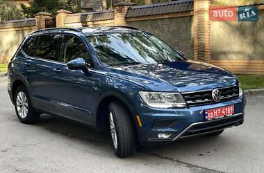 Внедорожник / Кроссовер Volkswagen Tiguan 2018 в 