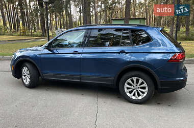 Внедорожник / Кроссовер Volkswagen Tiguan 2018 в 
