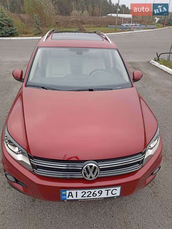 Внедорожник / Кроссовер Volkswagen Tiguan 2015 в Буче