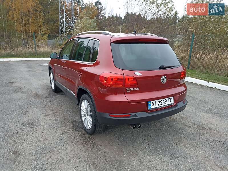 Внедорожник / Кроссовер Volkswagen Tiguan 2015 в Буче