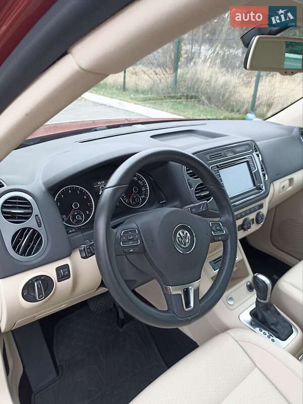 Внедорожник / Кроссовер Volkswagen Tiguan 2015 в Буче