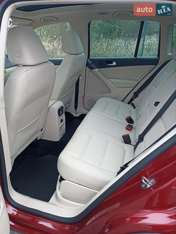 Внедорожник / Кроссовер Volkswagen Tiguan 2015 в Буче