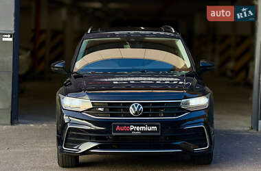 Внедорожник / Кроссовер Volkswagen Tiguan 2021 в 
