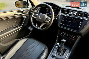 Внедорожник / Кроссовер Volkswagen Tiguan 2021 в 