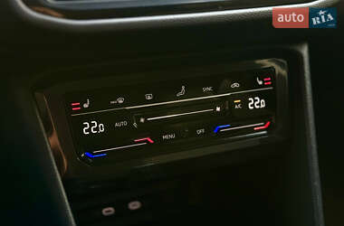 Внедорожник / Кроссовер Volkswagen Tiguan 2021 в 