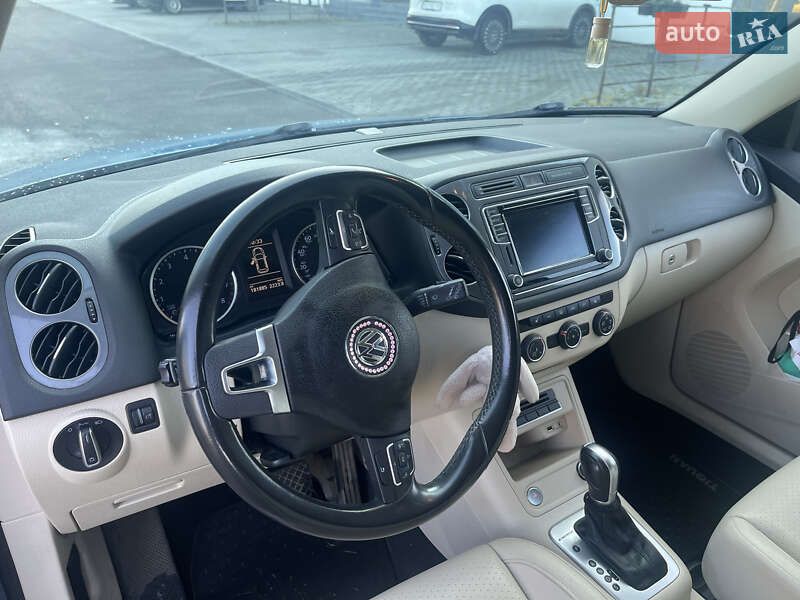 Внедорожник / Кроссовер Volkswagen Tiguan 2016 в Ровно