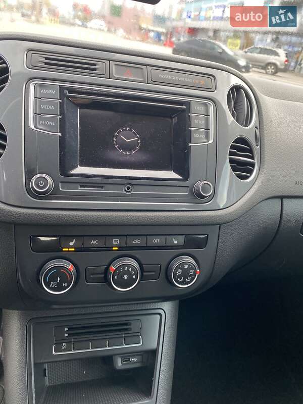 Внедорожник / Кроссовер Volkswagen Tiguan 2015 в Конотопе