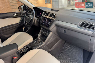 Внедорожник / Кроссовер Volkswagen Tiguan 2019 в 