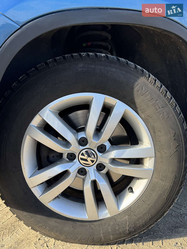 Внедорожник / Кроссовер Volkswagen Tiguan 2017 в Ирпене