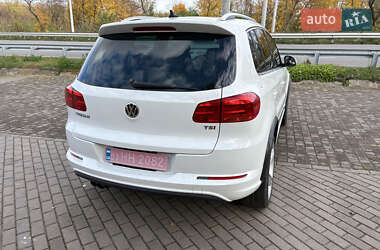 Внедорожник / Кроссовер Volkswagen Tiguan 2015 в 