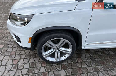 Внедорожник / Кроссовер Volkswagen Tiguan 2015 в 