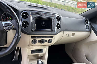 Внедорожник / Кроссовер Volkswagen Tiguan 2015 в 