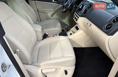 Внедорожник / Кроссовер Volkswagen Tiguan 2015 в 