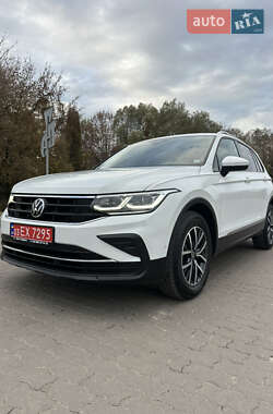 Позашляховик / Кросовер Volkswagen Tiguan 2021 в  фото 4 Позашляховик / Кросовер Volkswagen Tiguan 2021 в