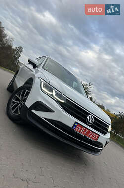 Позашляховик / Кросовер Volkswagen Tiguan 2021 в  фото 17 Позашляховик / Кросовер Volkswagen Tiguan 2021 в