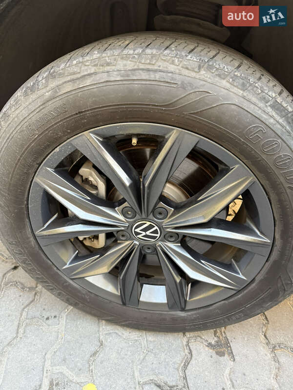 Внедорожник / Кроссовер Volkswagen Tiguan 2022 в Львове