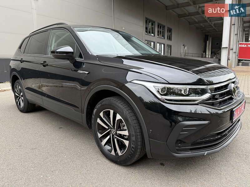 Внедорожник / Кроссовер Volkswagen Tiguan 2022 в Киеве