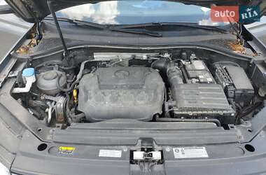 Внедорожник / Кроссовер Volkswagen Tiguan 2019 в 