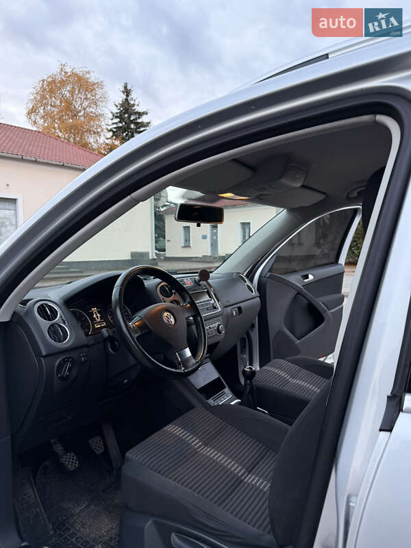 Позашляховик / Кросовер Volkswagen Tiguan 2009 в Ізяславі