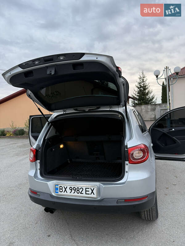 Позашляховик / Кросовер Volkswagen Tiguan 2009 в Ізяславі
