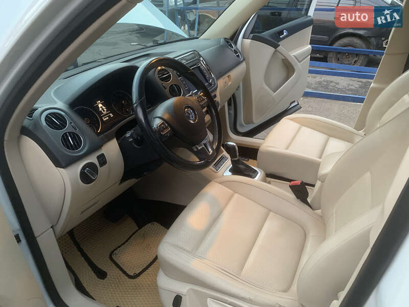 Внедорожник / Кроссовер Volkswagen Tiguan 2015 в Николаеве