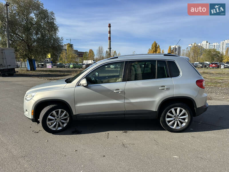 Внедорожник / Кроссовер Volkswagen Tiguan 2010 в Киеве