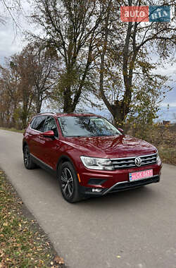 Внедорожник / Кроссовер Volkswagen Tiguan 2018 в Кременце
