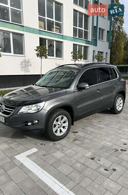 Позашляховик / Кросовер Volkswagen Tiguan 2011 в Вараші