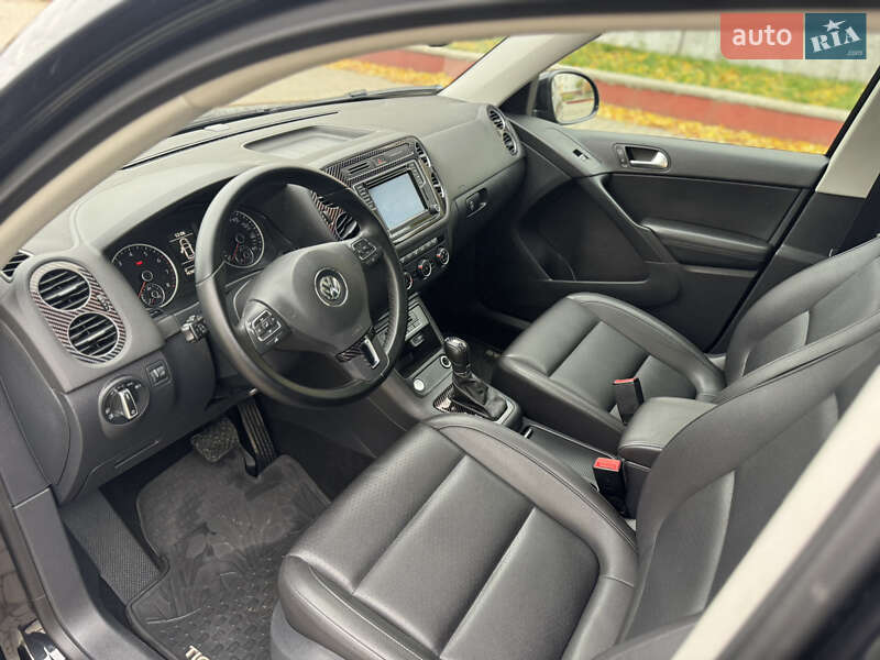 Позашляховик / Кросовер Volkswagen Tiguan 2015 в Дубні