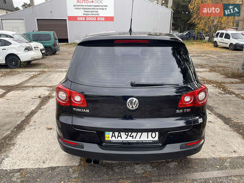 Внедорожник / Кроссовер Volkswagen Tiguan 2010 в Киеве