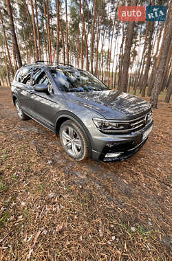 Позашляховик / Кросовер Volkswagen Tiguan 2017 в Харкові