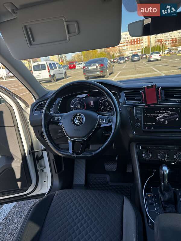 Внедорожник / Кроссовер Volkswagen Tiguan 2017 в Черновцах