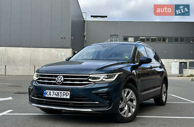 Внедорожник / Кроссовер Volkswagen Tiguan 2021 в Киеве