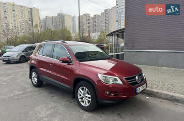 Внедорожник / Кроссовер Volkswagen Tiguan 2011 в Киеве