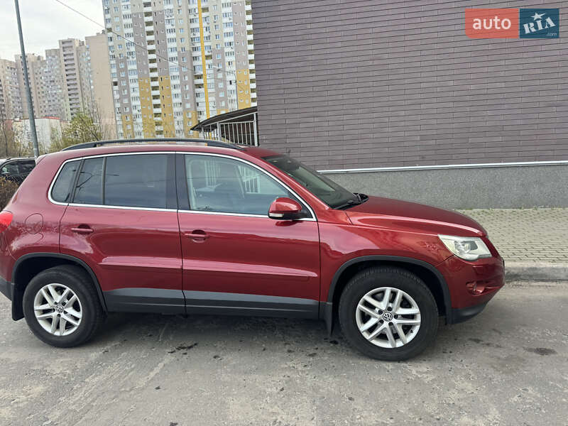 Внедорожник / Кроссовер Volkswagen Tiguan 2011 в Киеве
