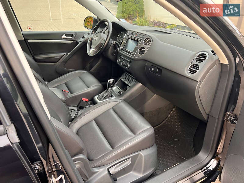 Внедорожник / Кроссовер Volkswagen Tiguan 2015 в Ровно