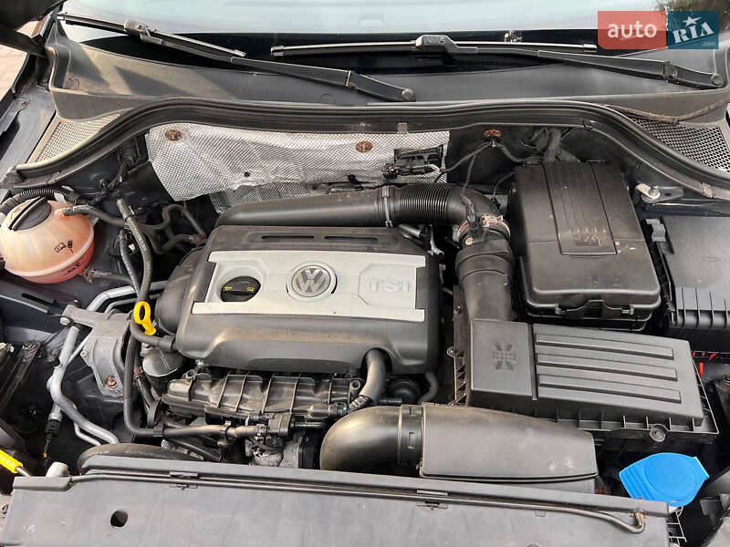 Внедорожник / Кроссовер Volkswagen Tiguan 2015 в Ровно